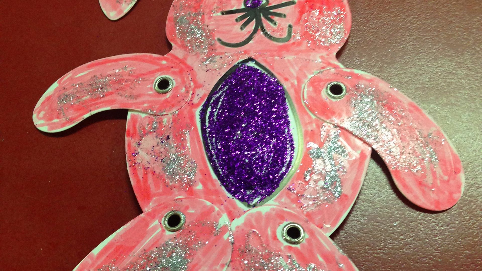 Apply PVA and glitter where desired, leave it to dry and you have a finished Easter Bunny! Apply PVA and glitter where desired, leave it to dry and you have a finished Easter Bunny!